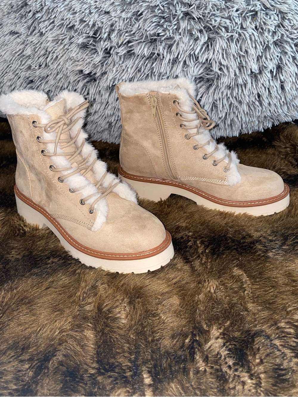 Madden Girl Carra Faux Fur Lined Combat Platform Boots Tan Sand Taupe Size 8.5